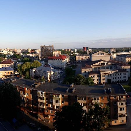 Чудова Квартира В Центрі Міста Rivne Ngoại thất bức ảnh